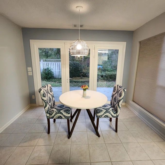 Dinning Table - Round Table