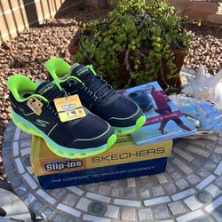 Skechers Women's Go Walk Glide Step 2.0 Elektra Hands Free Slip-Ins Sneaker, W8