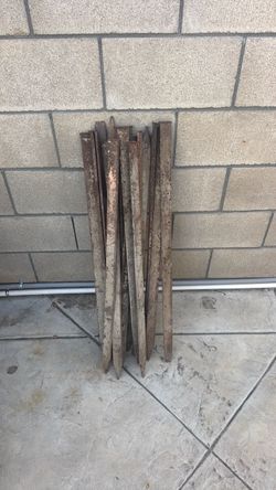 Metal concrete form steaks