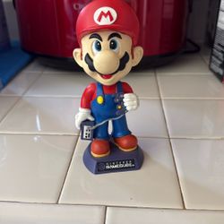 super mario game cube bobble head (box less) (collectible)