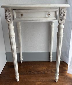 French Provincial Nightstand – Distressed White