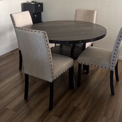 Dinning Table And 4 Chairs 