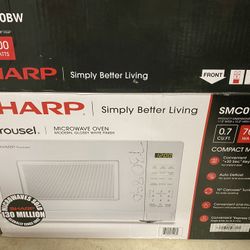 Sharp 700 Watt Microwave 