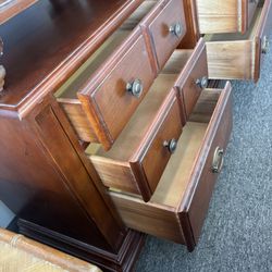 2 Night Stands 1 Dresser