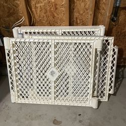 8 Baby gate Doggie panels