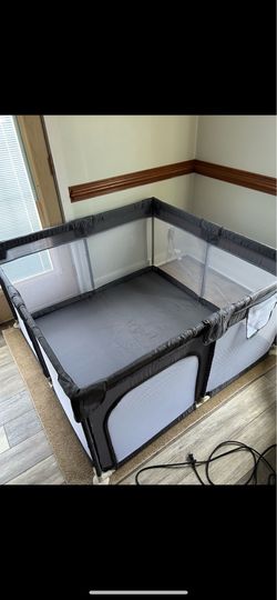 Baby/toddler play pen