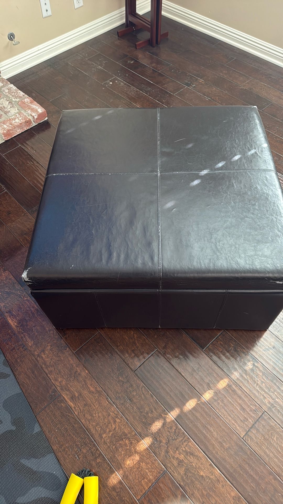 leather footrest/coffee table with storage