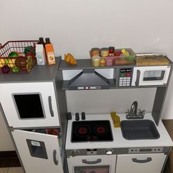 Working Play Kitchen, Play food and Accessories 