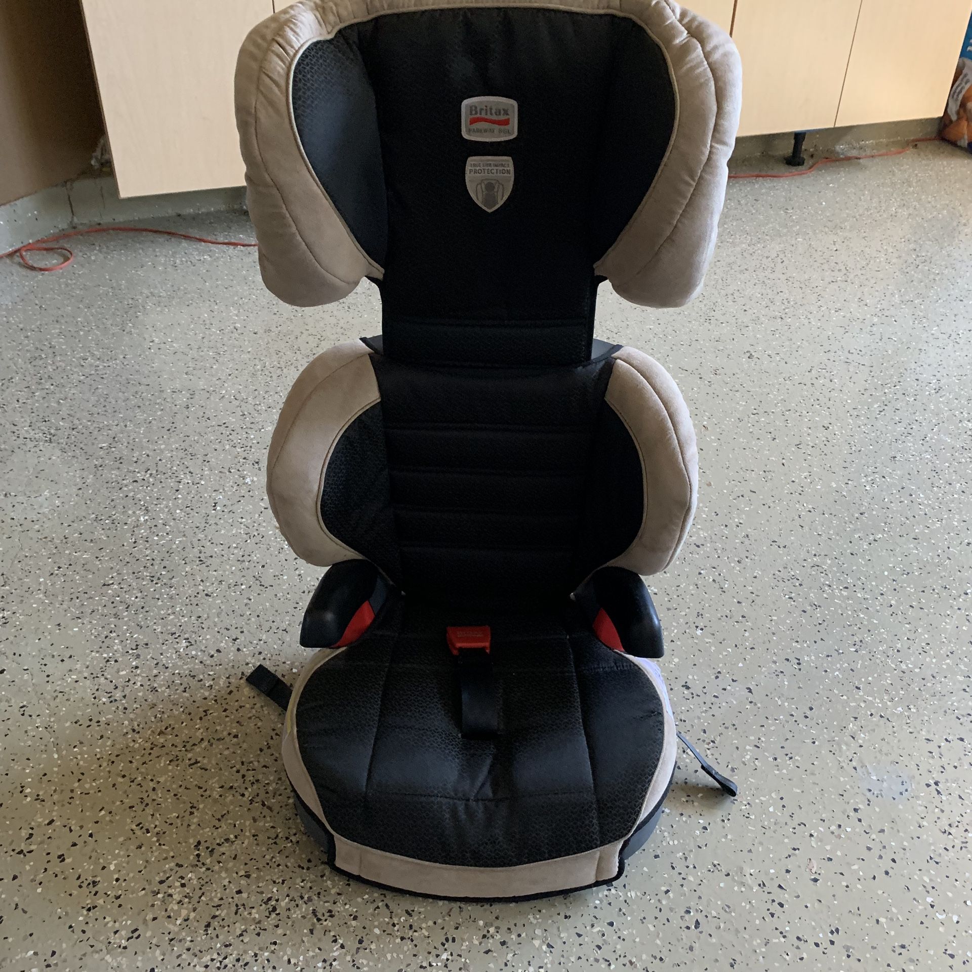 Britax Parkway Sgl booster seat with back