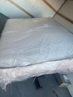 Brand new kind size bed