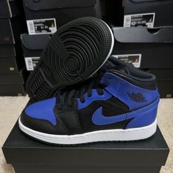 Nike Air Jordan 1 Mid GS Black Hyper Royal White 554725-077 Size 4.5y Brand New