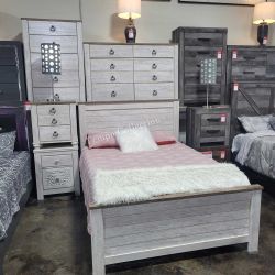 BEDROOM SET, 4 PC QUEEN BED FRAME, DRESSER, MIRROR AND NIGHTSTAND -NEW-