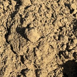 Clean Fill Dirt / Top Soil 