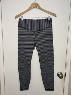 Gap Fit Women's Black & White Striped Athletic Leggings Size Medium