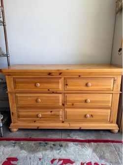 Broyhill 6 Drawer Dresser Knotty Pine 54”x31”x18”