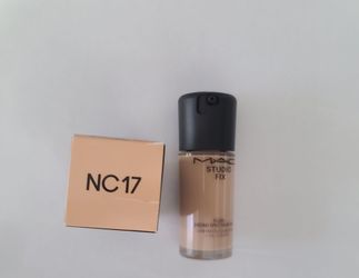 MAC Studio Fix Fluid Broad Spectrum SPF 15 NC 17 1.0 FL. OZ 30 ML NEW
