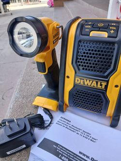 20v Dewalt BLUETOOTH SPEAKER AND CORDLESS LED WORKLIGHT NEW