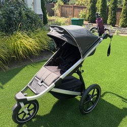 Thule Urban Glide 2 Running or Jogging Stroller + Rain Cover