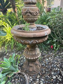 Concrete Fountain. Missing top.  Used for plants. 54”h x 28” Round