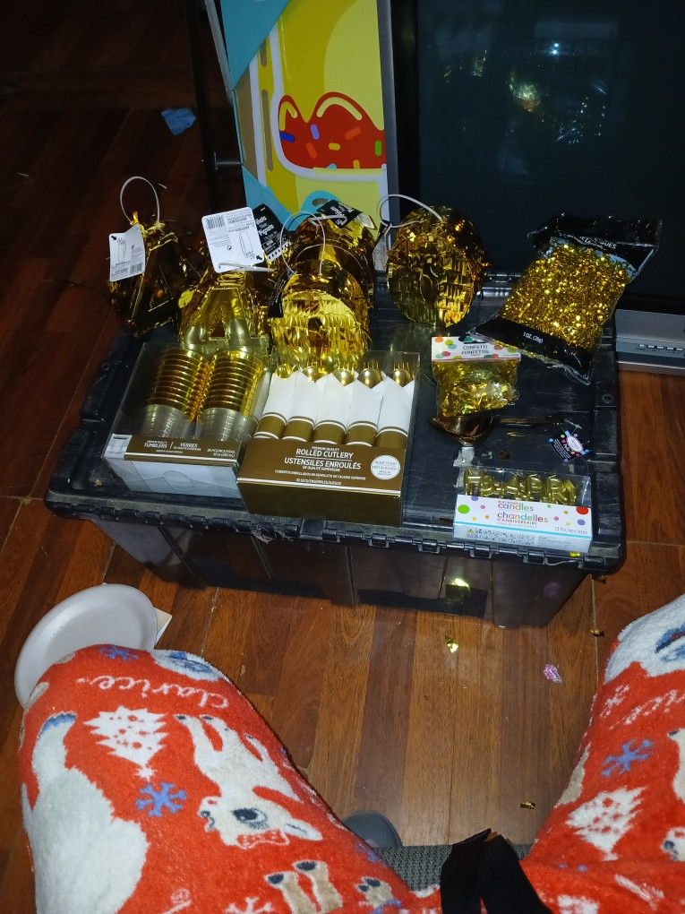 Party Decorations Lot Read Details