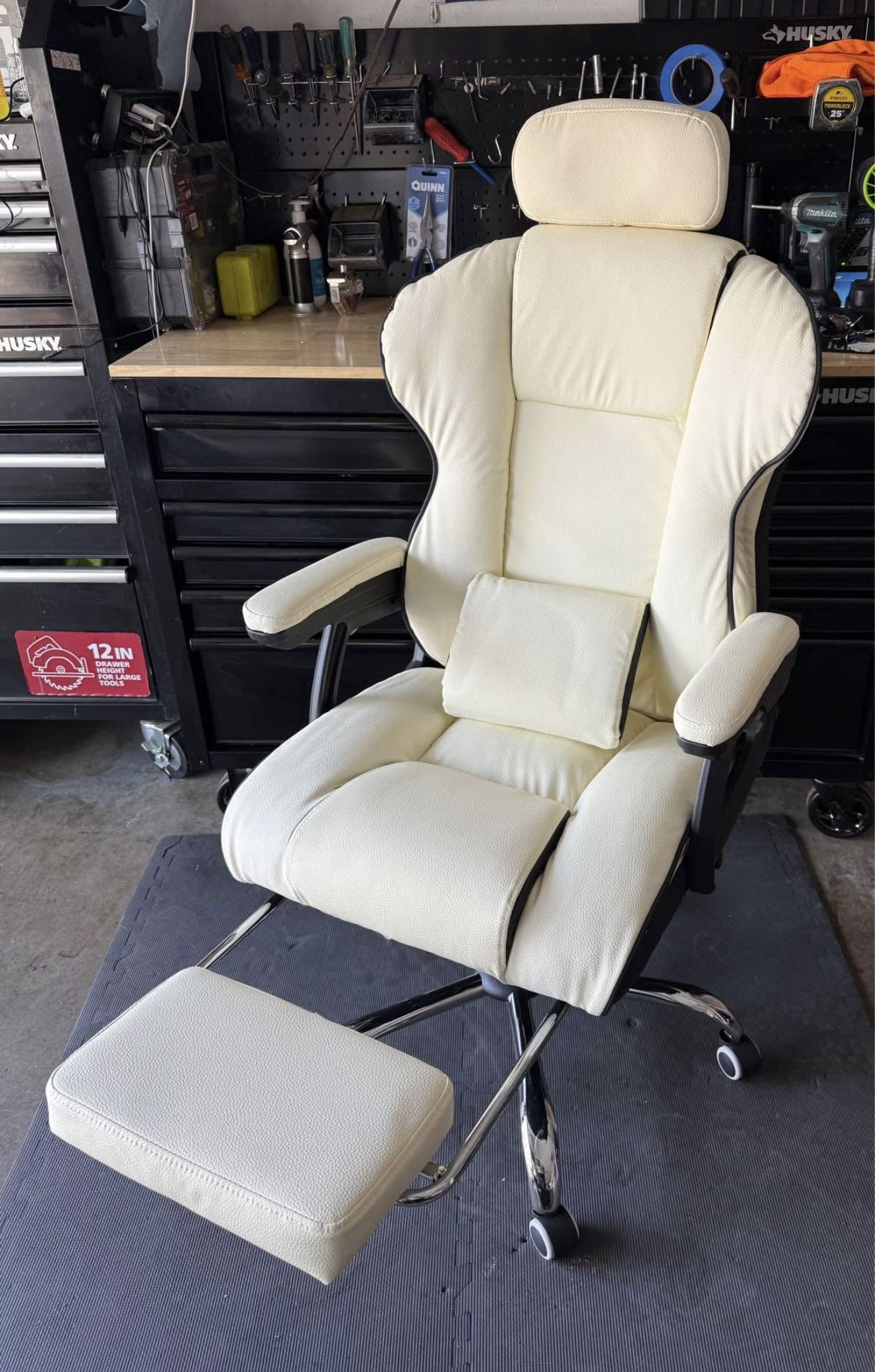 New Office Chair Gaming Chair With Foot Rest Reclines 160 degrees