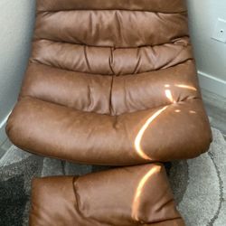 Swivel Accent Chair With Ottoman