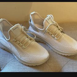 Women’s Sneaker Size 7