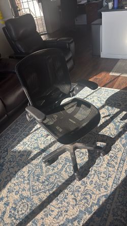 🪑 Ergonomic Mesh Office Chair – Adjustable Armrests & Height – Great Condition