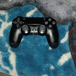 Ps4 Controler Does Work But Has Slight Stick Drift Will Sell For Parts Or If U Want the Controler 