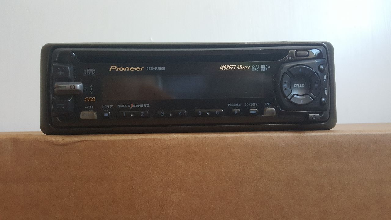 Pioneer DEH - P2000 Car stereo CD/Radio