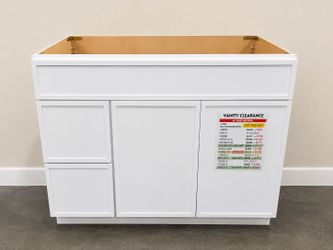 🚨🛁 SLIM WHITE 42" VANITY CLEARANCE SALE! 🛁🚨
