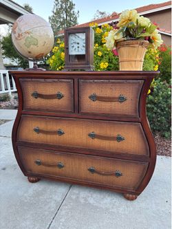 Solid Wood Dresser Chest of Drawers Furniture Great Condition