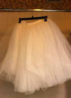 Under skirt lining to lift gown