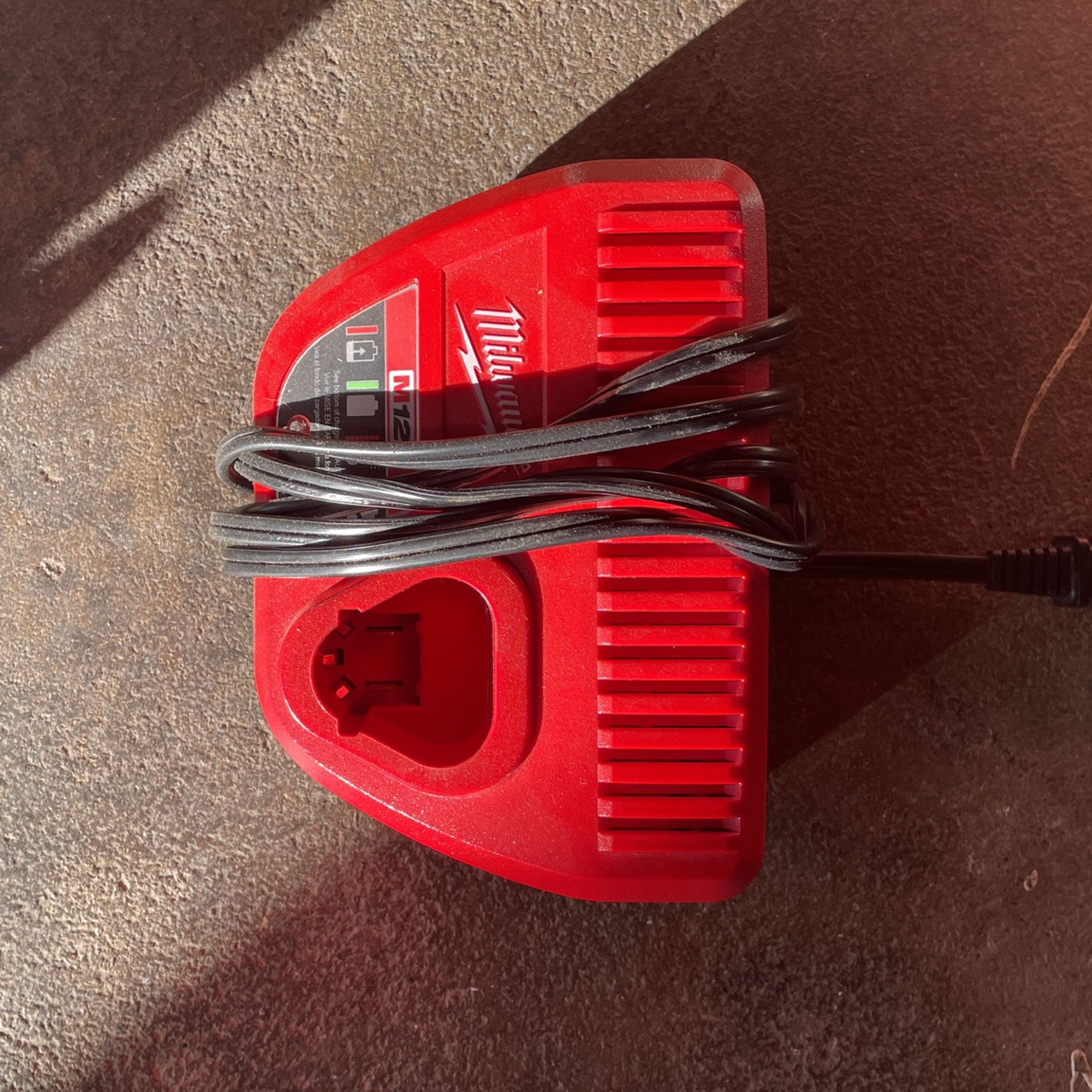 M12 Charger