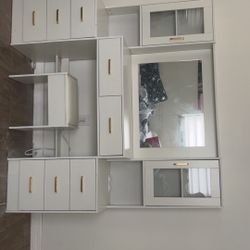 Vanity - Great Condition - Stool Included