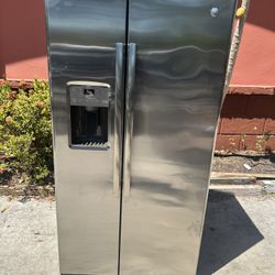 GE Appliances Side-By-Side Refrigerator