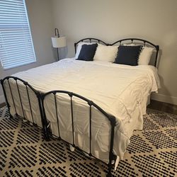 Set of 2 twin beds 