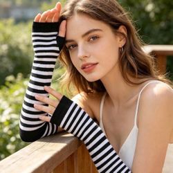 New Women’s One Size Black & White Striped Long Arm Warmer Fingerless Gloves