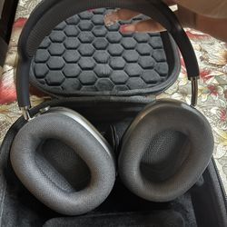 AirPod Maxes 