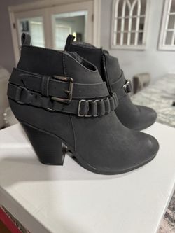 Women’s Boots Size 9