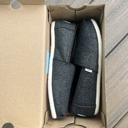 TOMS Shoes. Women’s Size 6. Brand new! 