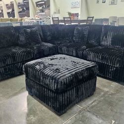 New Sectional Sofa Couch with Ottoman! Free Delivery 🚚! 