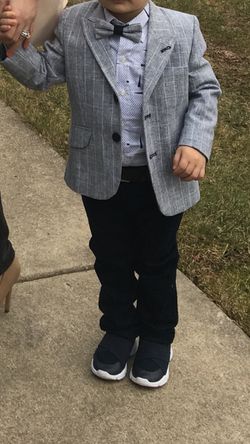 2 boys suit size 2t-4t