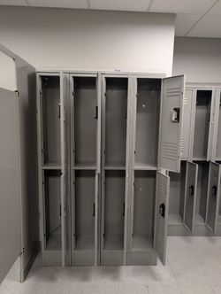 Steel Double-Tier Lockers – 26 Openings