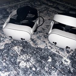 TWO Meta Quest 3s 128g Each