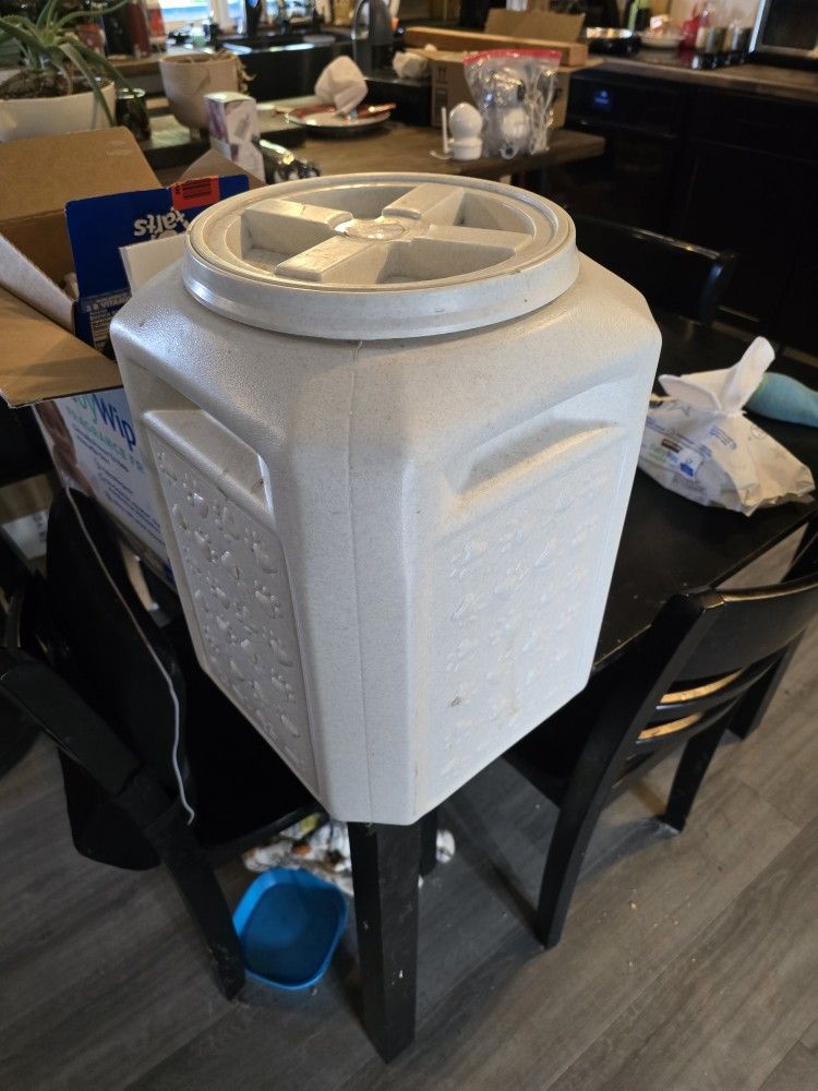 Dog Food Vault Gamma