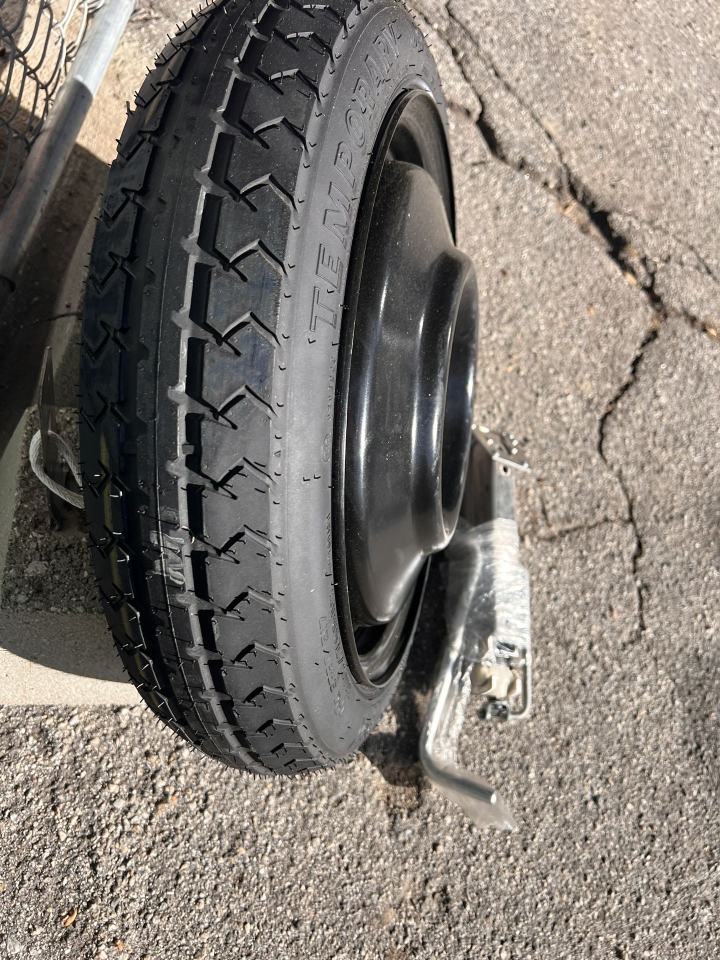 Mini Cooper, spare tire and Jack