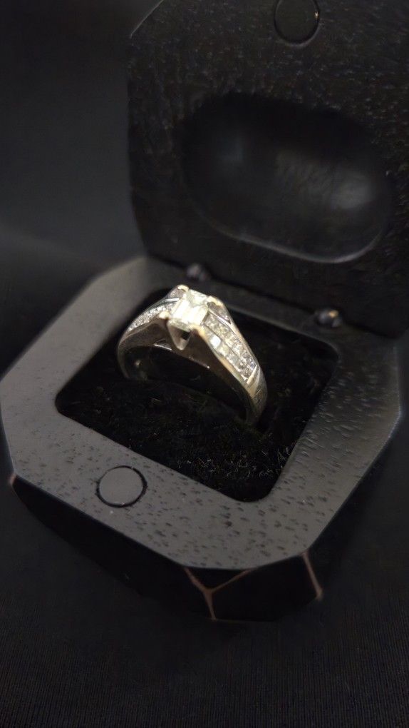 Emerald Cut 1 Carat Diamond Ring