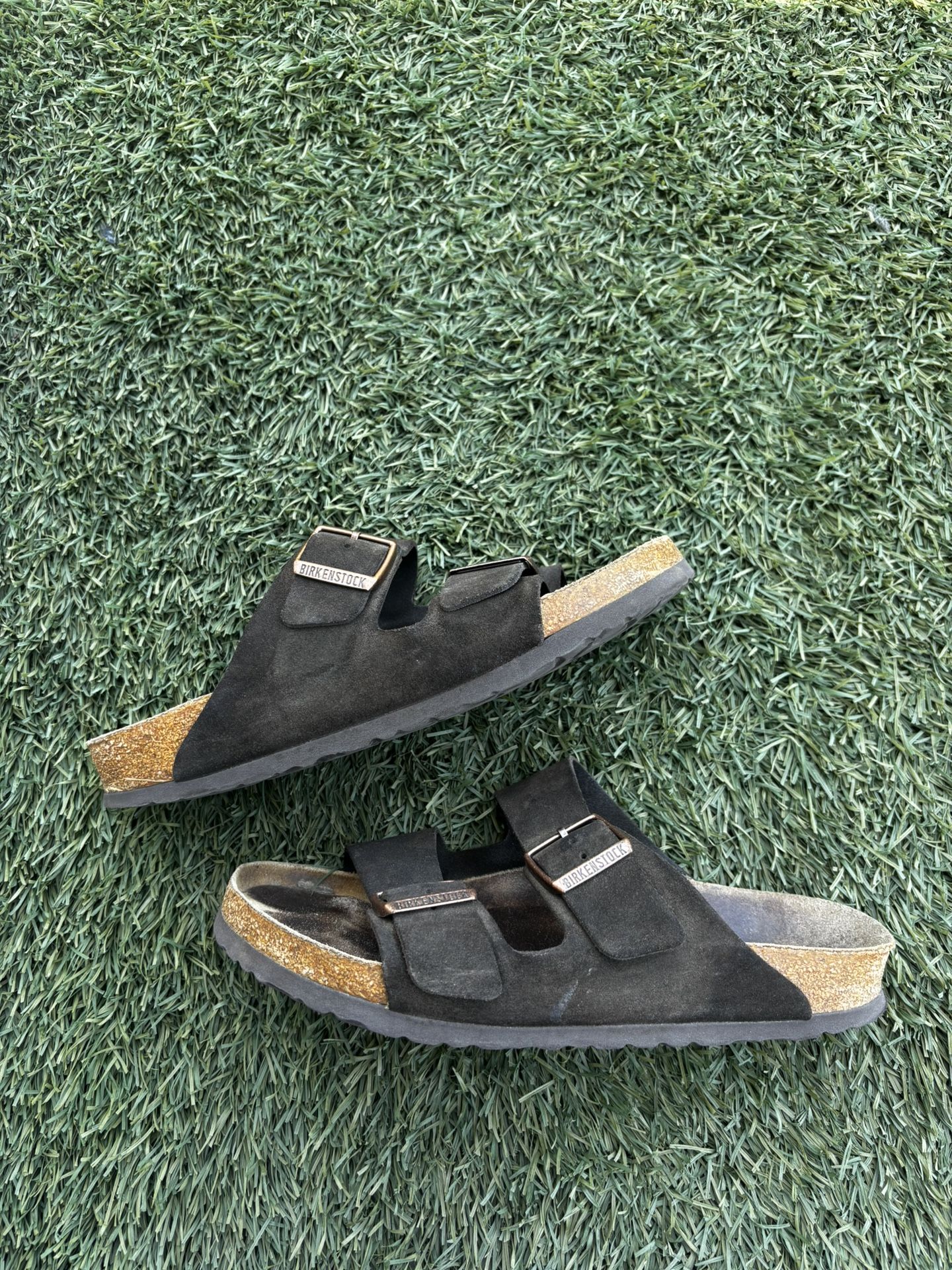Birkenstock Arizona in Dark Brown Suede