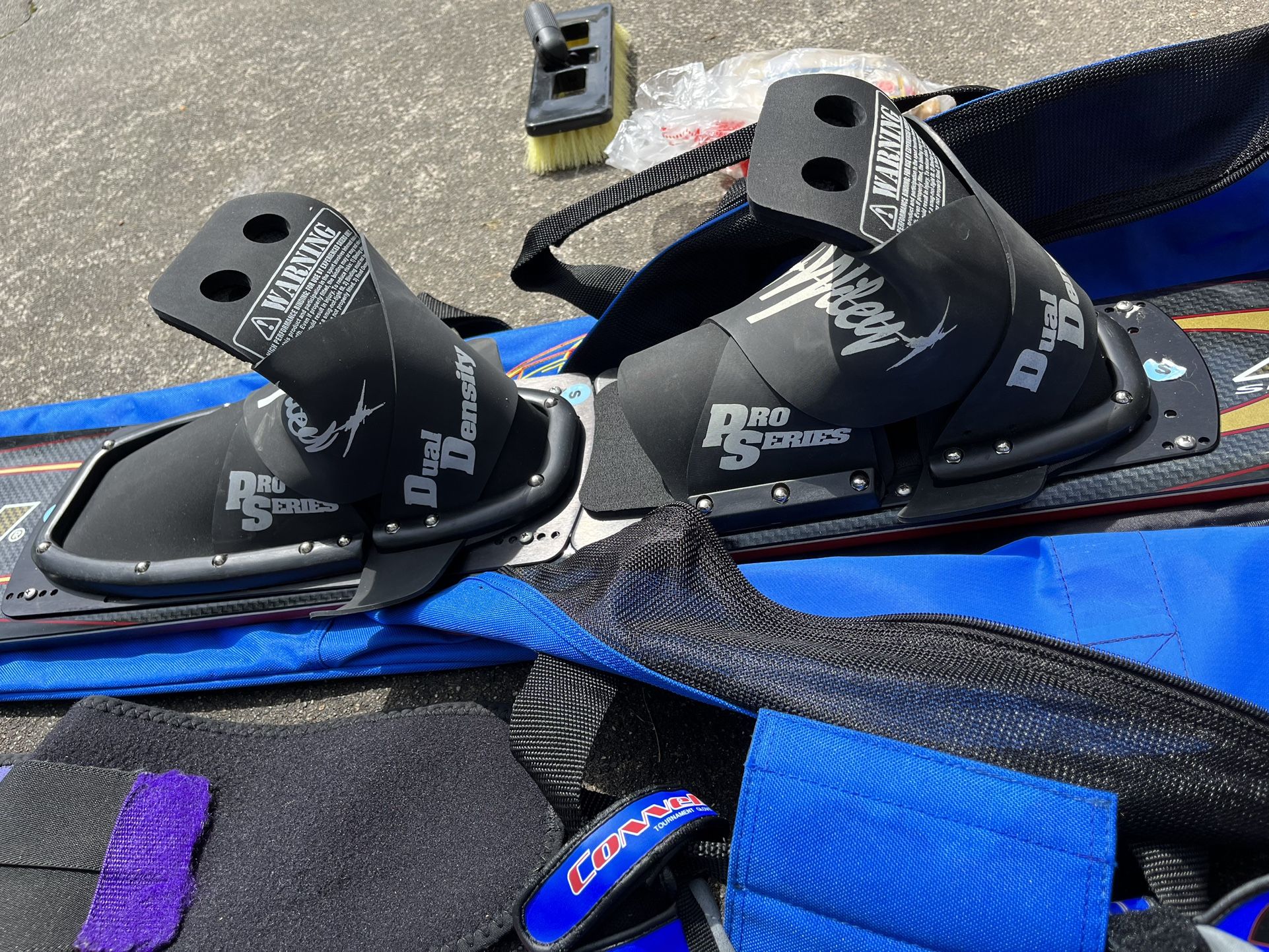 Connelly Slalom Waterski with Carry Bag